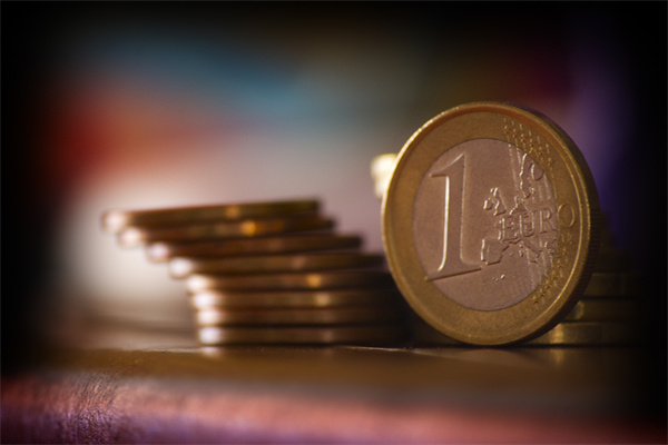 美国4月ADP就业人数增加19.2万，预期18万，3月数据上修